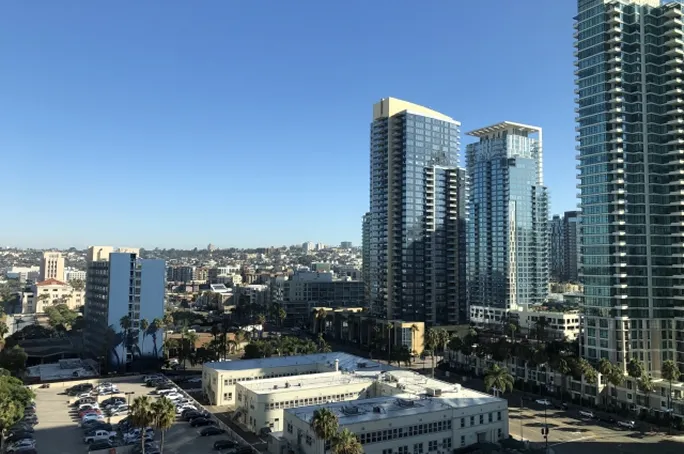 カリフォルニアの都市の高層ビル群